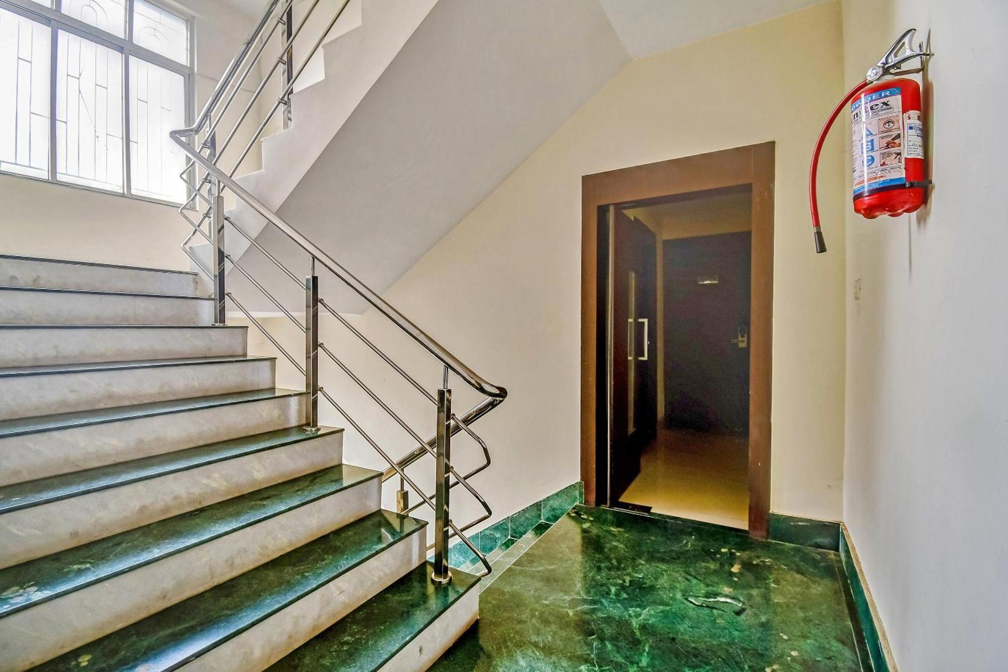 Capital O Kabita Guest House Near Acropolis Mall كولكاتا المظهر الخارجي الصورة